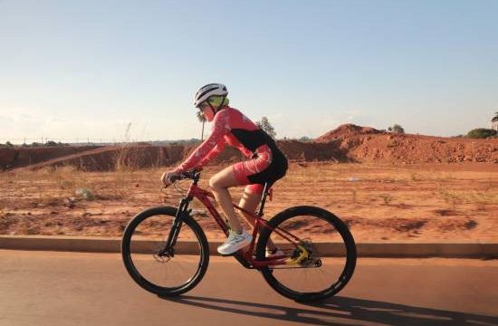 Lago Azul recebe treino de triatlo pela primeira vez