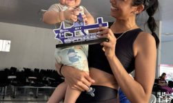 Maternidade e feminilidade em duas rodas marcam vitória emocionante de piloto de motocross