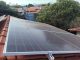 Limpeza de placas solares ajuda a preservar geração de energia, mas exige cuidados de segurança
