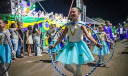 Via Lago se enche de cores e emoção em desfile que celebra a Independência do Brasil