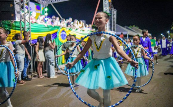Via Lago se enche de cores e emoção em desfile que celebra a Independência do Brasil